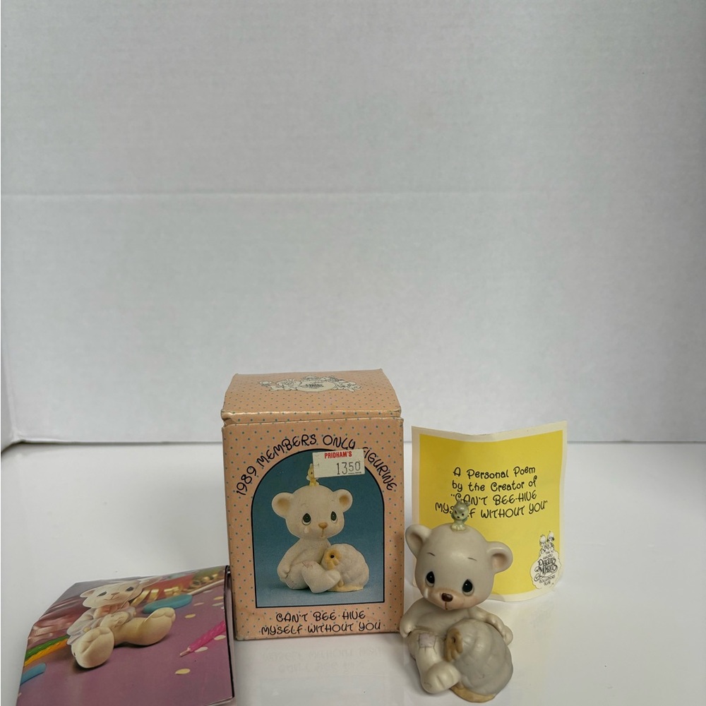 Precious Moments 1989 Members Only Figurine – “Can’t Bee-Hive Myself Without You